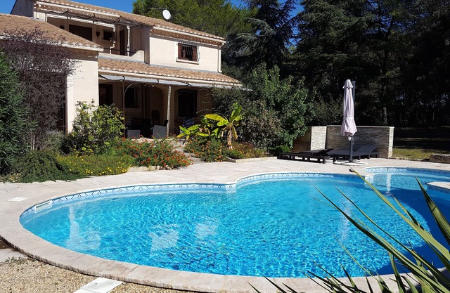 Provencal villa with swimming pool, close to the sea, between Camargue and Cévennes.
