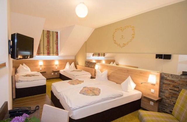 Quadruple Room with Shower, Toilet - Hotel Dollinger