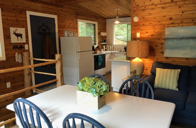 Quaint, Clean & Updated Cottage- Steps From The Beach.