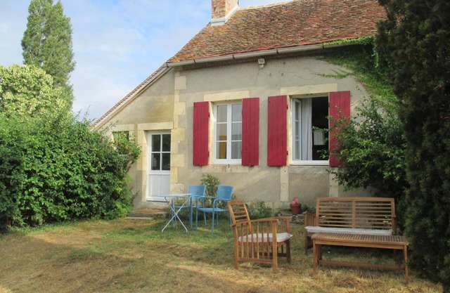 Quaint Renovated Cottage with Modern Amenities and Private Garden