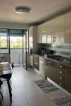 Quarto com varanda no centro de Viseu