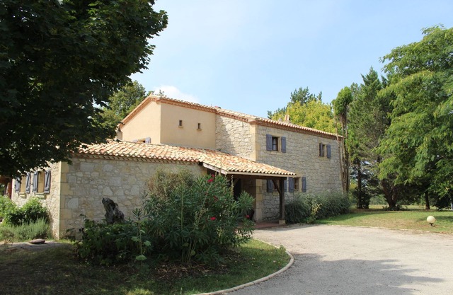 Quercy property with private swimming pool and tennis court