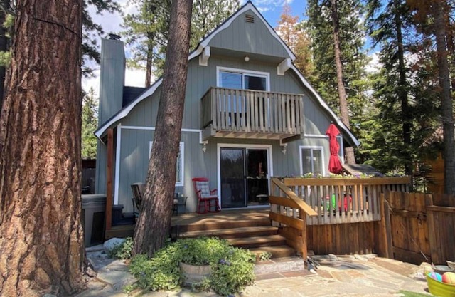 Quiet 1 Bdrm walk to beach & trails. Close to ski areas.
