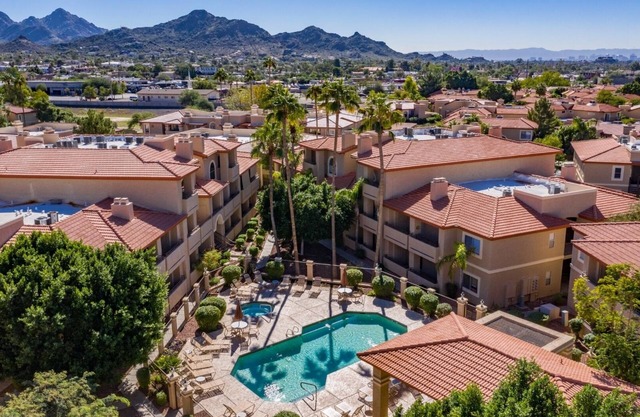 💯Quiet, 2 King beds, 3 Pools, WiFi, Gated,Tennis🎾Basketball🏀Ground Floor🌵