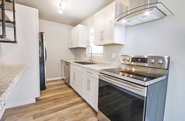 Quiet and Cozy Island Retreat. Beautifully Remodeled.