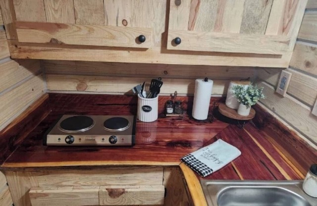 Quiet and relaxing cabin by the creek! Pet-Friendly!