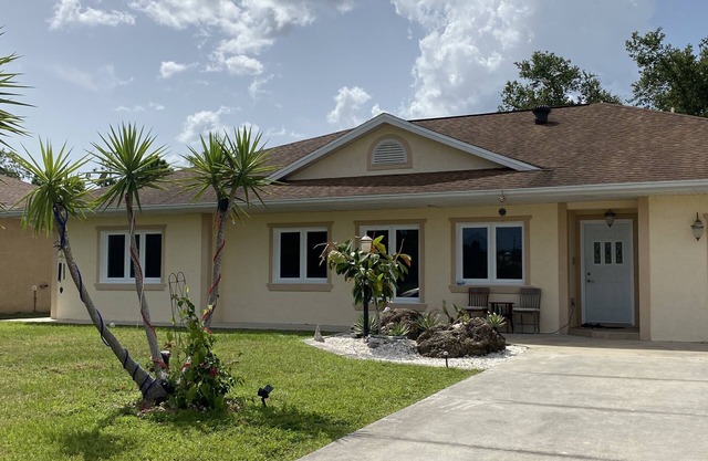 Quiet/Charming 2/2 retreat in North Port, Warm Mineral Springs