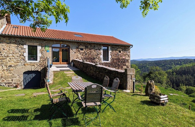 Quiet cottage with disabled access, parking, pet-friendly