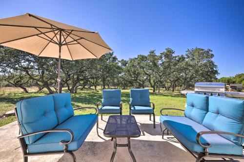Quiet Haven with Hot Tub, 4 Mi to Canyon Lake!