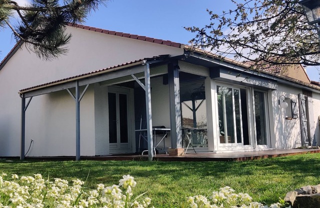 Quiet house 5 minutes from Les Vaux de Cernay, garden + private parking