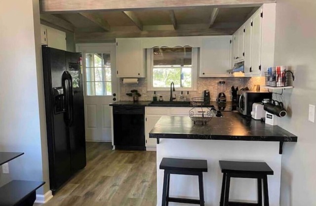 Quiet, newly renovated. Near everything!