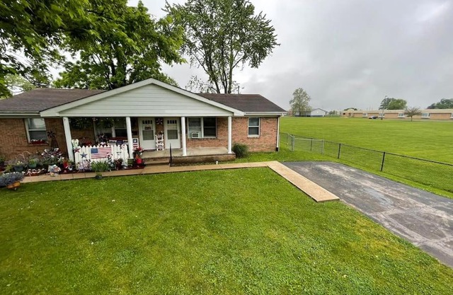 Quiet Peaceful Home in Franklin Sleeps 6