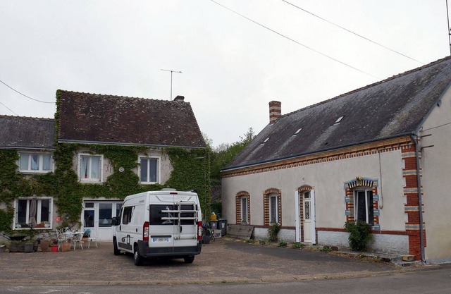 Quiet, plush, spacious cottage, facing south, free WiFi