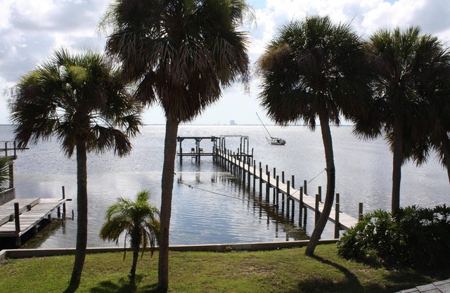 Quiet retreat on the Indian River with private boat dock