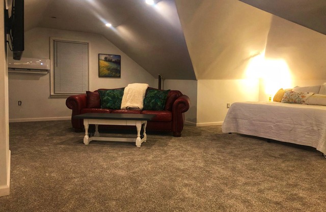 Quiet studio suite in a country setting.