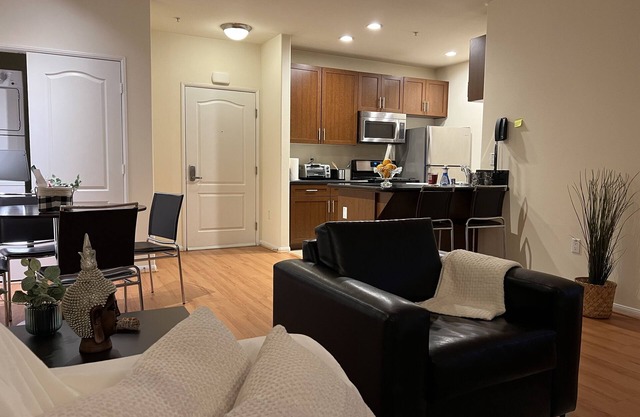 Quiet Two Bedroom Downtown LA w/incredible amenities!