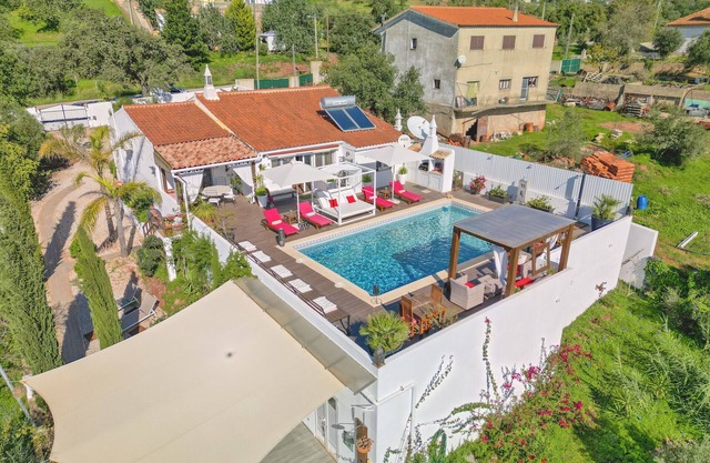 Quinta do Mundo - Charming farm house with jacuzzi and private pool!
