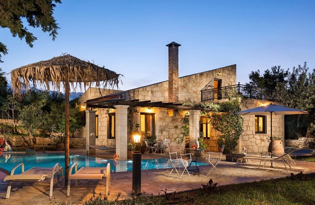 R 505 Villa with Jacuzzui Hydro Massage Private Pool