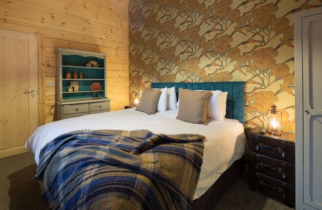 Rough Fell - sleeps 6 guests in 3 bedrooms