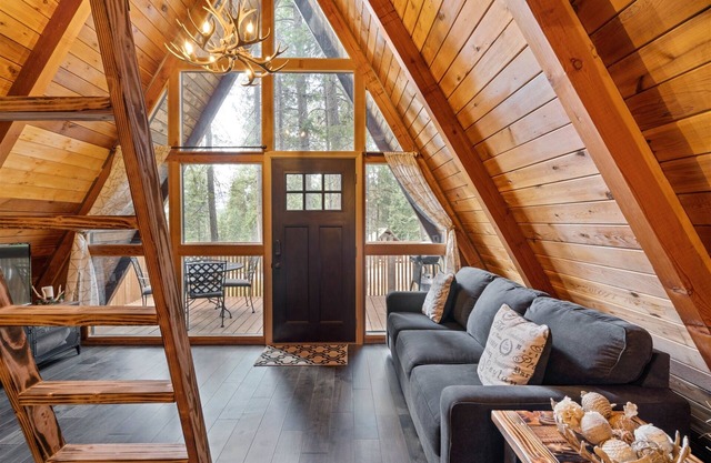 R&R Retreat - Intimate, Quaint and Cozy A-Frame
