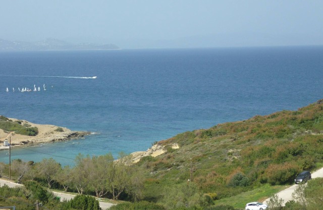 Rafina: sea shore apartment, with panoramic view of the nearby beach
