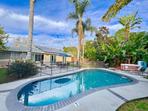 Rainforest Villa 4 Bedroom PoolSpa Walk2Disneyland