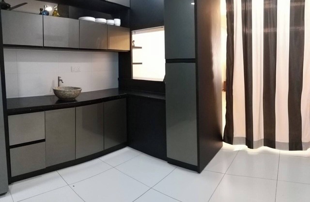raja residence homestay sendayan seremban n9 2storey 4BR free wifi 65in smart tv