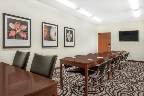 Ramada by Wyndham Carlyle