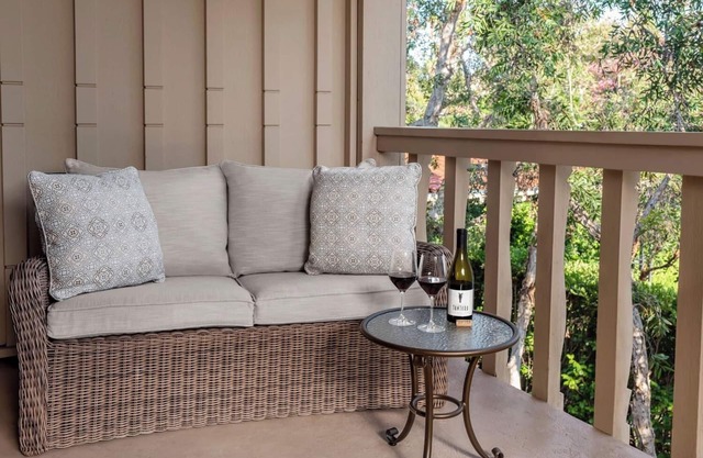 Rancho Bernardo Inn King Room with Lush Garden or Fountain View
