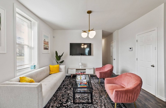 RARE 2 Bed Gem w/PRIVATE PATIO Near Downtown Philly!