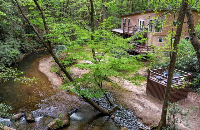 Rare Pristine Waterfront Hot Tub Dog Friendly 9mi 2BR