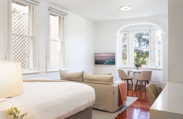 Ravenscourt’s Studio Apartment Close to Everything