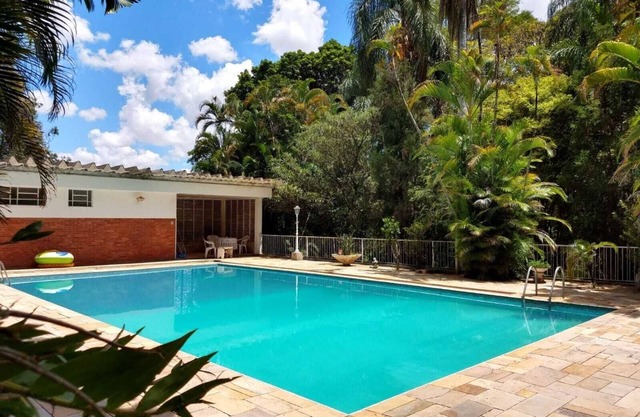 Refuge and privacy in nature 3 bedrooms 3 bathrooms and lots of greenery