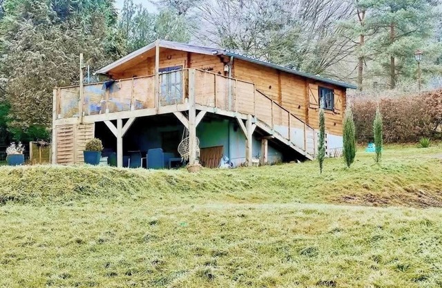 Refuge Enneigé : Le Chalet Idéal pour vos Évasions" (The Ideal Chalet for Your Escapes)