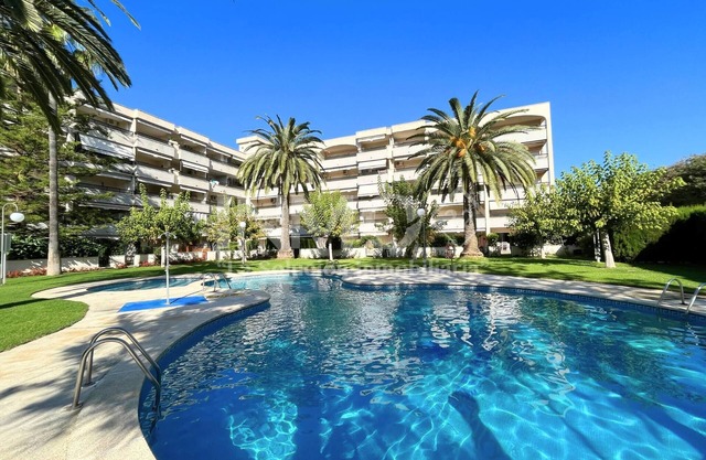 Regata green areas with swimming pools