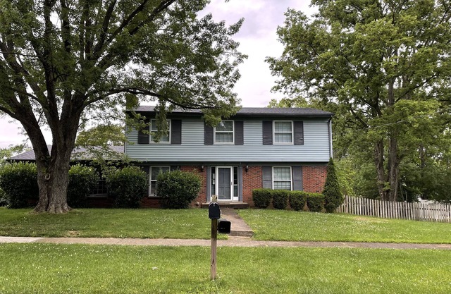 Relax and roam, close to shop and eateries and 1 mile expressway