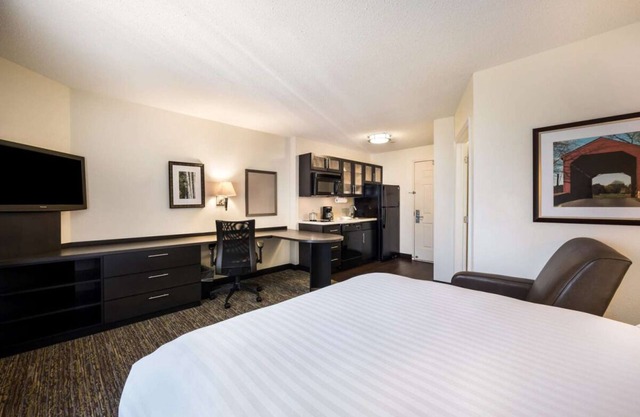 Relax and Unwind in Style! Pet-friendly Property, Fully-equipped Kitchen!