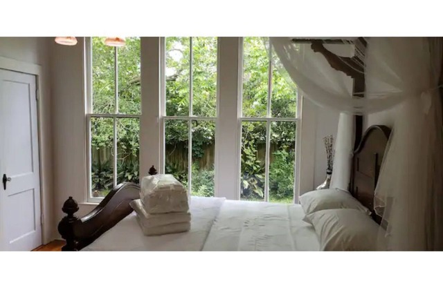 Relax at McHugh 1903 Victorian House National Historic Register Old Town