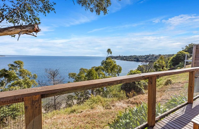 Relax & enjoy 180 degrees, uninterrupted water views over Lake King