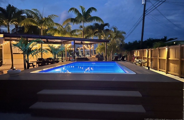 Relax In a Piece Of Paradise Waterfront with Private END CanalnPet Friendly!