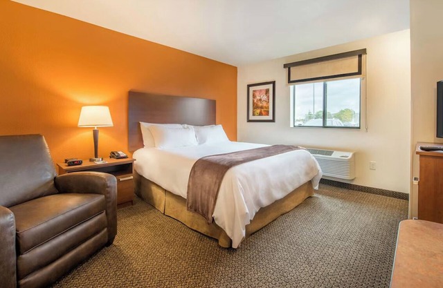 Relax in a Room with Kitchen Close to Salt Lake Attractions! Pets Allowed!