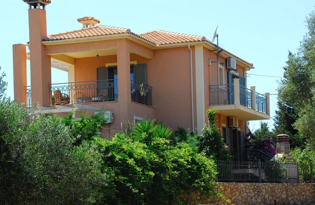 Relax in Luxury and Beauty. Private Pool Panoramic views. Spacious modern villa
