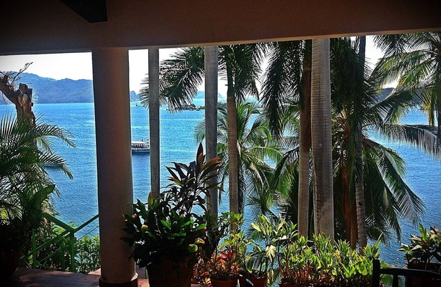 RELAX in SECLUSION with LOVED-ONES Villa w/BARMAN!