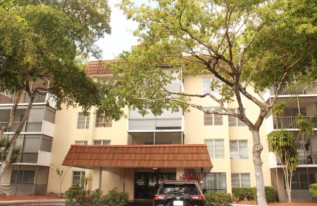 Relax in Stylish 2Bed/2Bath Fort Lauderdale Oasis with Amenities