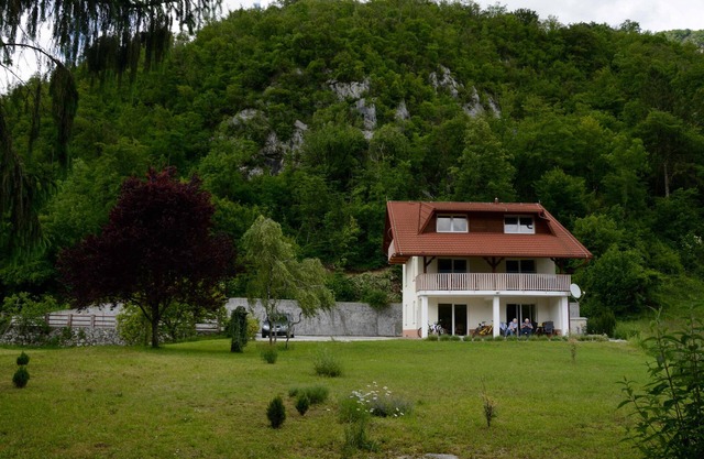 RELAX IN TRANQUILL SURROUNDINGS - GROUND FLOOR APARTMENT