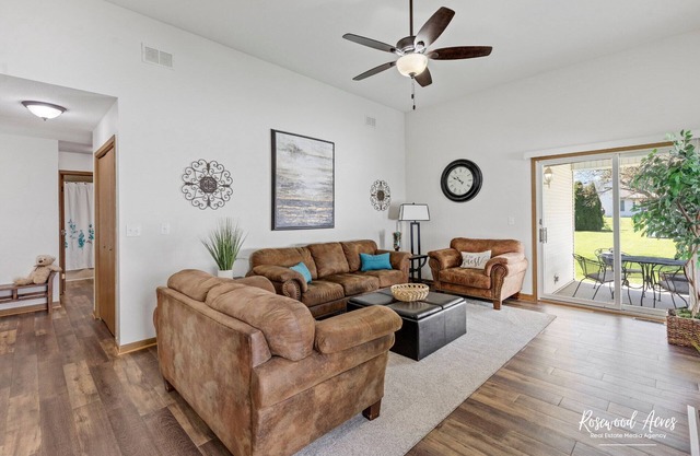 Relax near Olivet Nazarene University 12 min drive