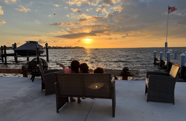 Relaxing Bayfront Oasis