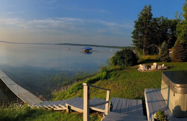 Relaxing cottage on Burt Lake