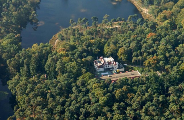 Relaxing Forest Retreat w/Sauna, Bar, Free Breakfast & Parking - 2 Units