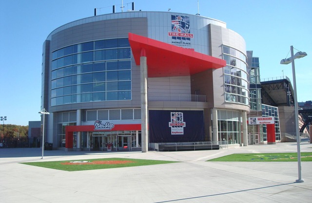 Relaxing Hideaway! 2 Units Close to Gillette Stadium, FREE Parking and Breakfast